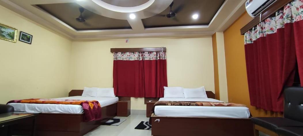 Hotel Nandanik Palace Falakata ภายนอก รูปภาพ