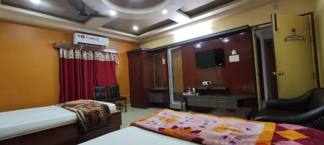 Hotel Nandanik Palace Falakata ภายนอก รูปภาพ