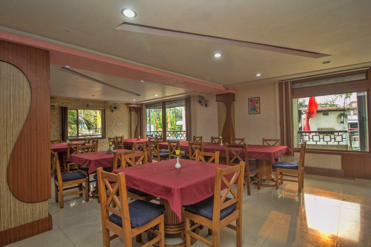 Hotel Nandanik Palace Falakata ภายนอก รูปภาพ