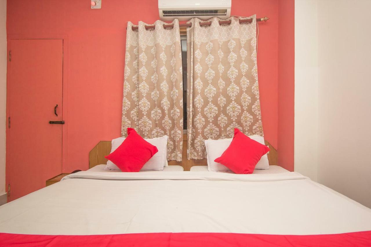 Hotel Nandanik Palace Falakata ภายนอก รูปภาพ