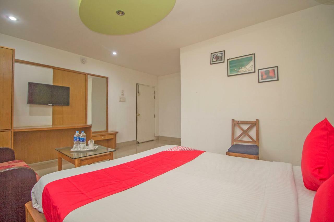 Hotel Nandanik Palace Falakata ภายนอก รูปภาพ