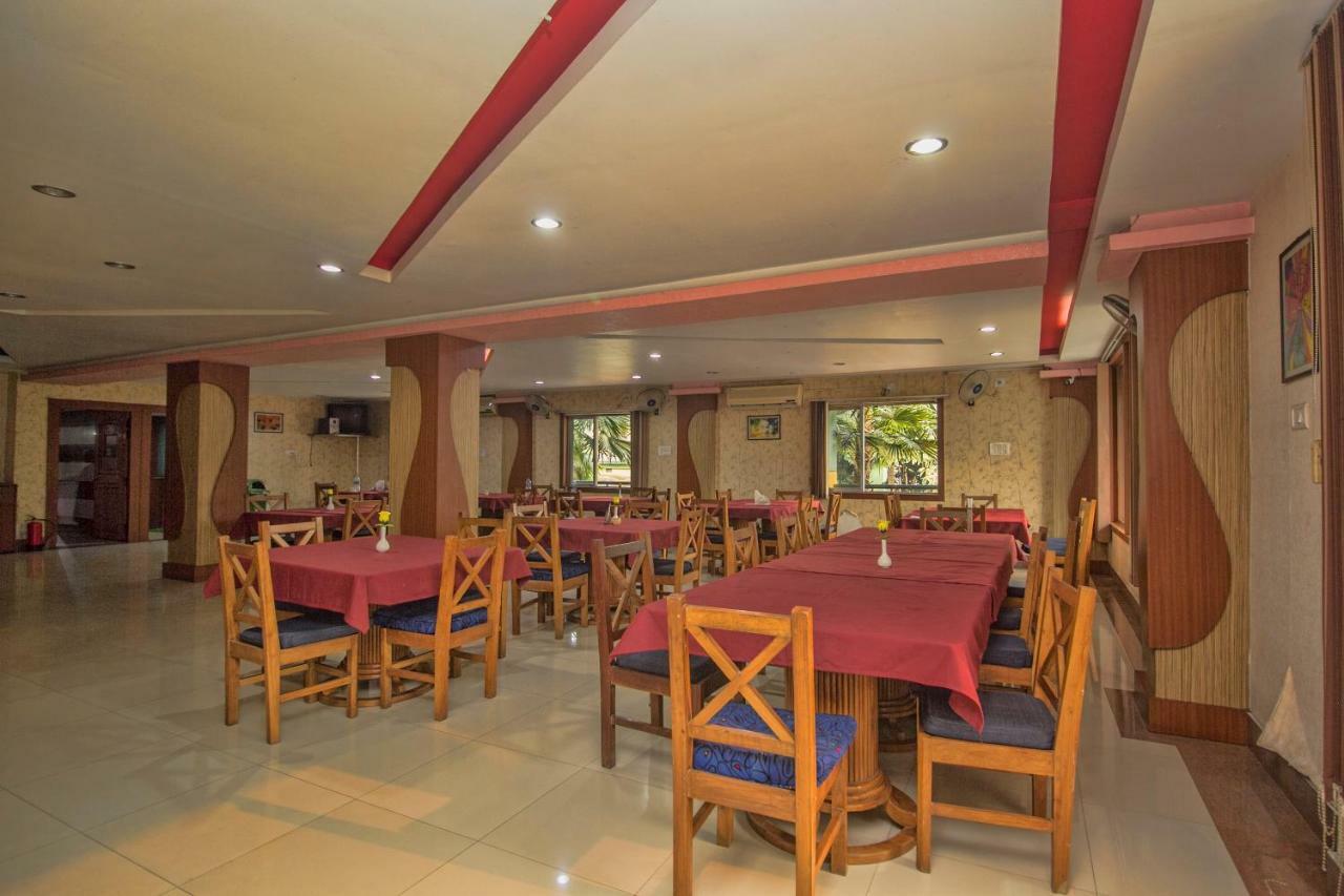 Hotel Nandanik Palace Falakata ภายนอก รูปภาพ