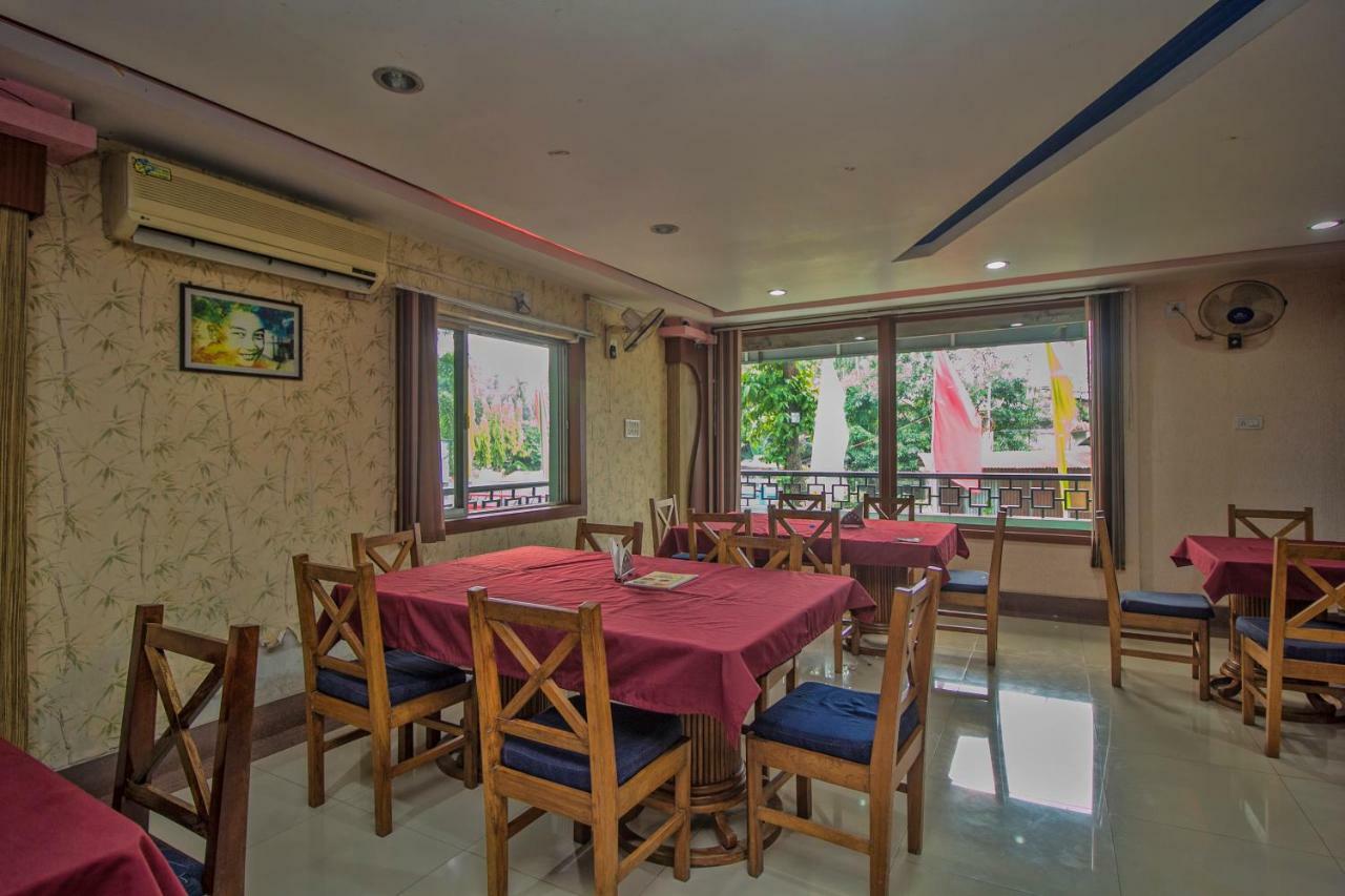 Hotel Nandanik Palace Falakata ภายนอก รูปภาพ