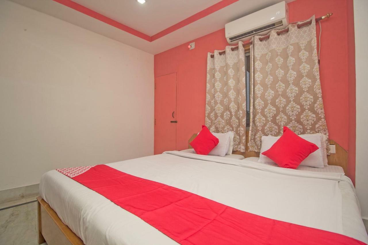 Hotel Nandanik Palace Falakata ภายนอก รูปภาพ