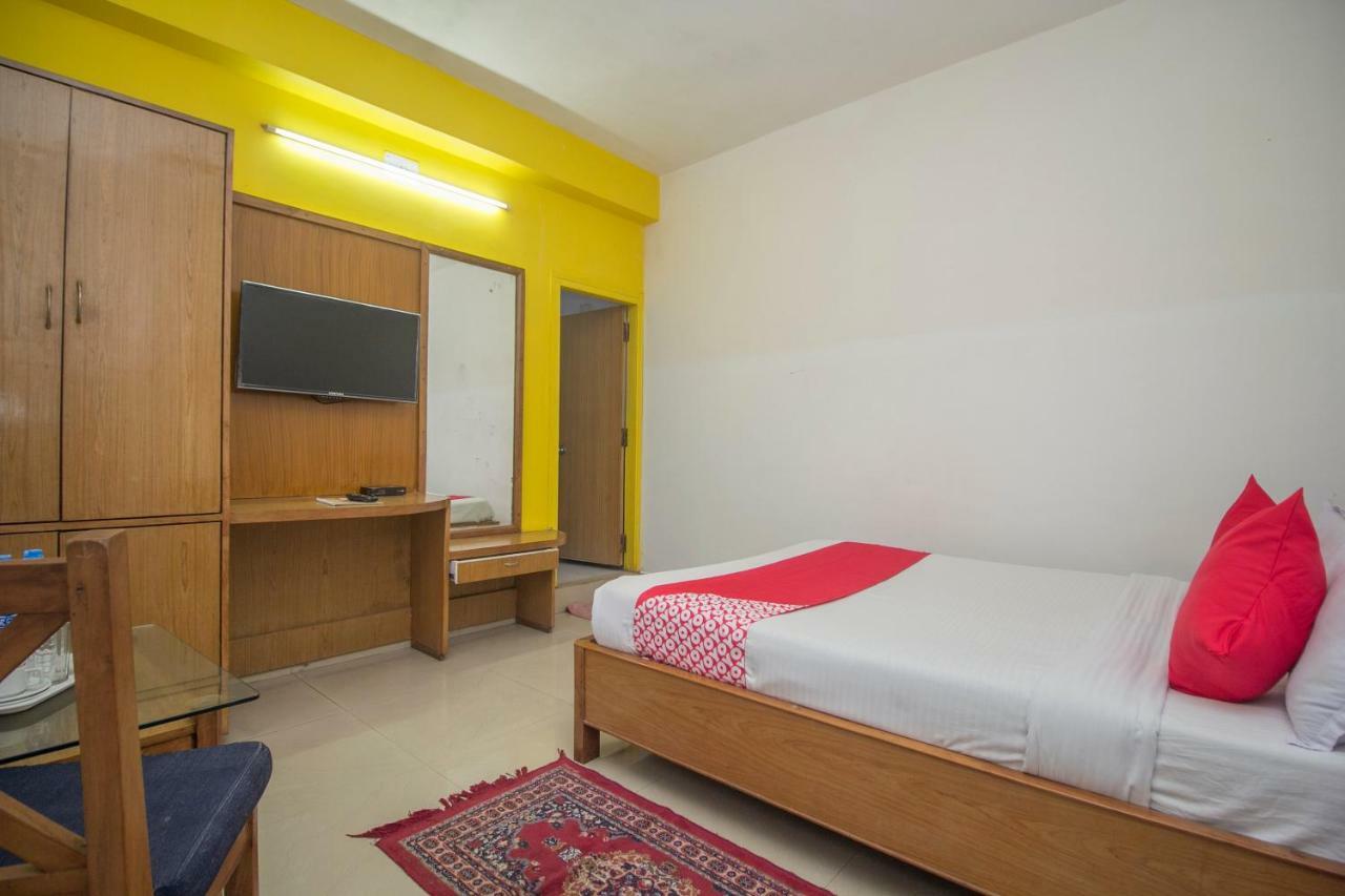 Hotel Nandanik Palace Falakata ภายนอก รูปภาพ
