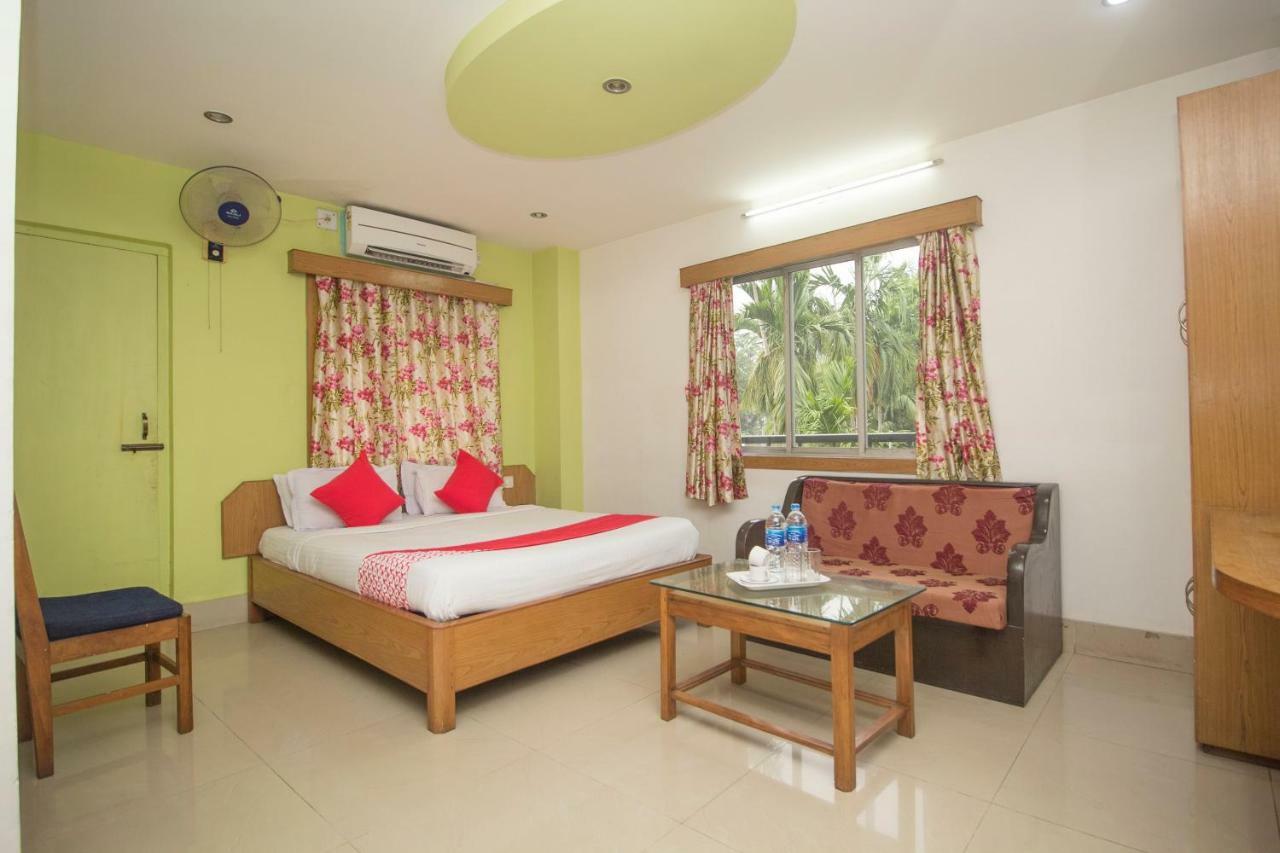 Hotel Nandanik Palace Falakata ภายนอก รูปภาพ